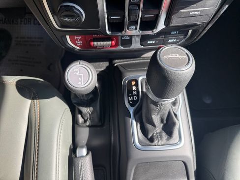 Used 2025 Jeep Gladiator Mojave w/ Safety Group AWD/4WD image 26
