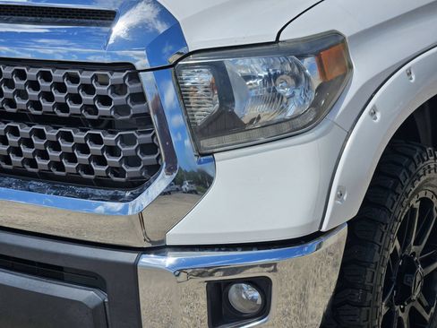 Used 2018 Toyota Tundra SR5 w/ SR5 Upgrade Package RWD image 11