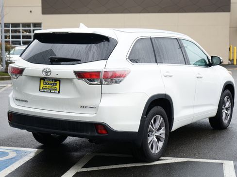 Used 2015 Toyota Highlander XLE image 3