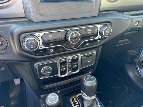 Used 2022 Jeep Gladiator Sport image 19