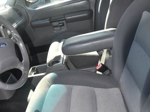 Used 2004 Ford Explorer Sport Trac XLT AWD/4WD image 21