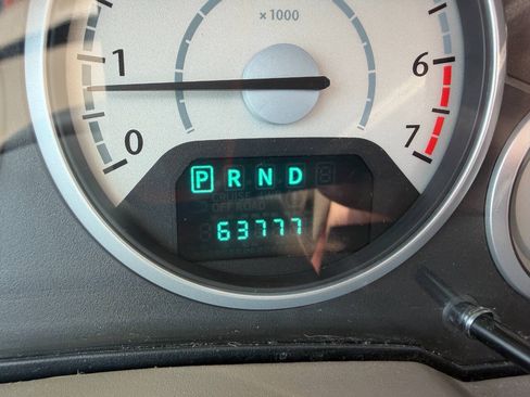 Used 2010 Chrysler Town & Country LX FWD image 20