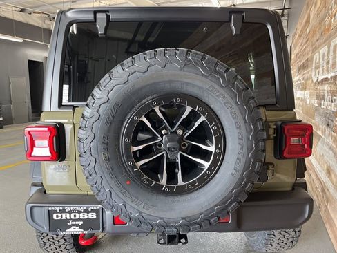 New 2026 Jeep Wrangler Unlimited Rubicon w/ Xtreme 35 Tire Package AWD/4WD image 26