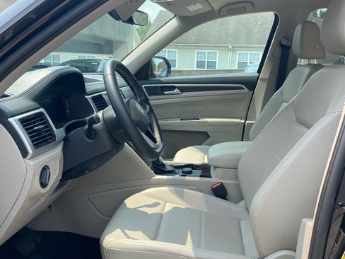 Certified 2023 Volkswagen Atlas SE w/ Panoramic Sunroof Package AWD/4WD image 11