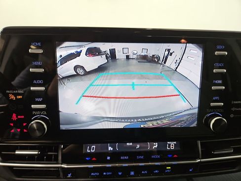 Used 2023 Toyota Sienna XSE FWD image 21
