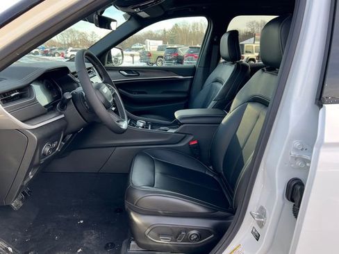 New 2025 Jeep Grand Cherokee Limited w/ Trailer Tow Package image 4