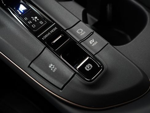 Used 2023 Toyota Crown AWD/4WD image 27