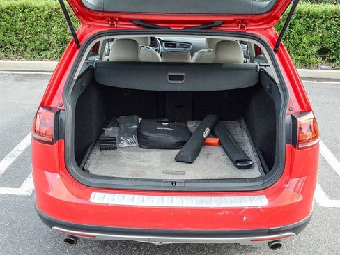 Used 2017 Volkswagen Golf Alltrack S image 29