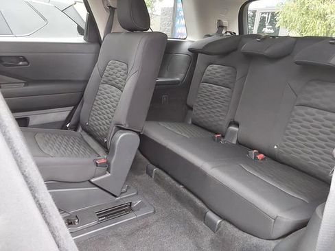 Used 2025 Nissan Pathfinder SV AWD/4WD image 16