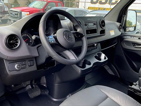 New 2025 Mercedes-Benz Sprinter 4500 image 5
