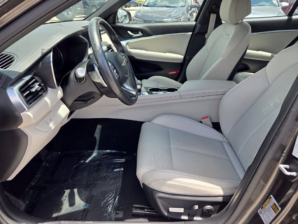 Used 2025 Genesis G70 2.5T RWD image 4
