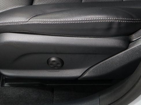 Used 2020 Mercedes-Benz GLC 300 4MATIC image 25