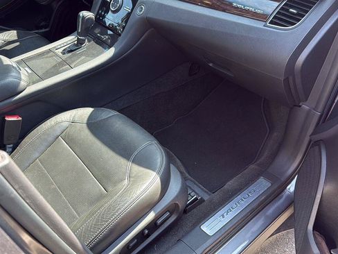 Used 2013 Ford Taurus Limited FWD image 5