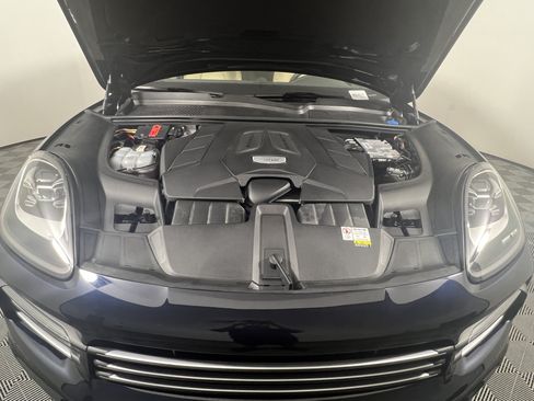 Certified 2023 Porsche Cayenne AWD/4WD image 22