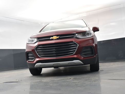 Used 2022 Chevrolet Trax LT w/ LT Convenience Package image 23