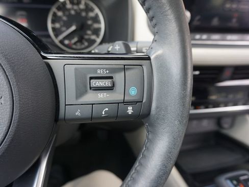 Used 2023 Nissan Rogue SL FWD image 9