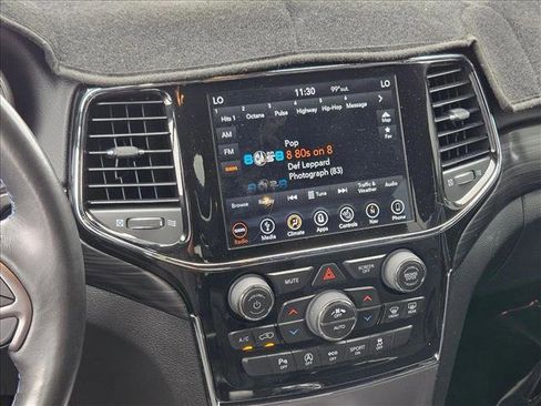 Used 2019 Jeep Grand Cherokee Laredo AWD/4WD image 18