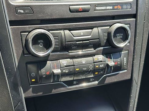 Used 2017 Ford Explorer XLT w/ Equipment Group 202A AWD/4WD image 39
