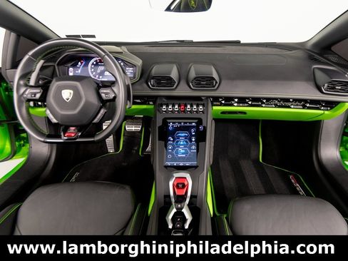 Used 2021 Lamborghini Huracan EVO image 34