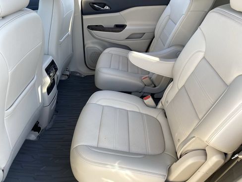 Used 2021 GMC Acadia Denali w/ Denali Technology Package FWD image 18