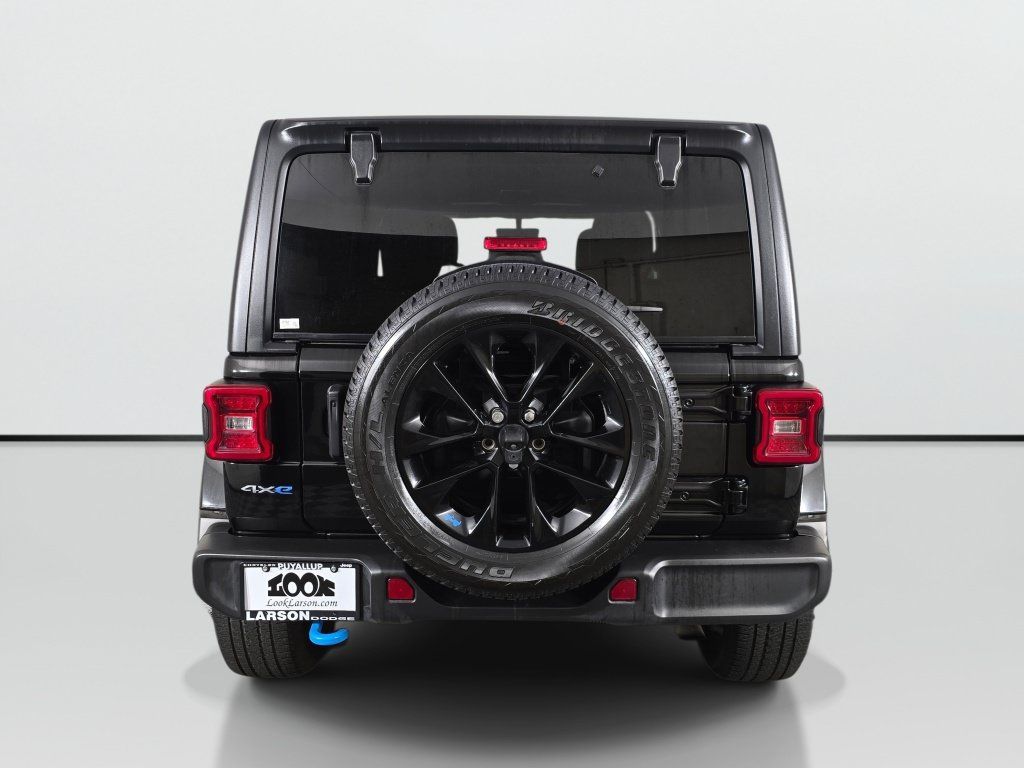 Used 2023 Jeep Wrangler Unlimited Sahara AWD/4WD image 4