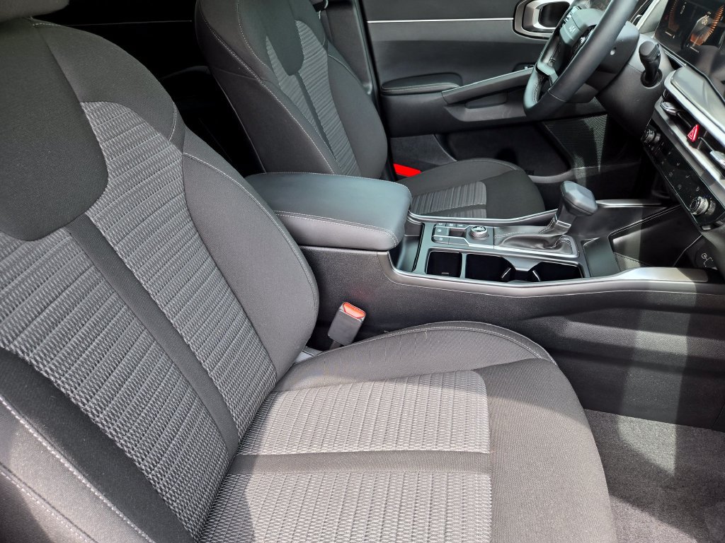 New 2026 Kia Sorento LX FWD image 10