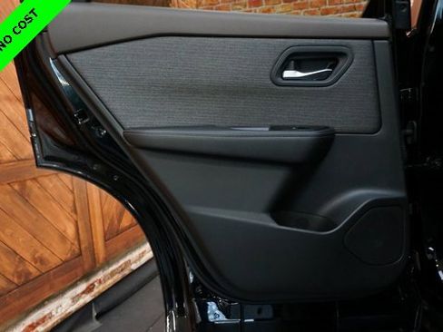 Used 2022 Nissan Rogue SV image 40