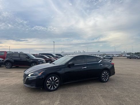 Certified 2023 Nissan Altima 2.5 SV FWD image 10