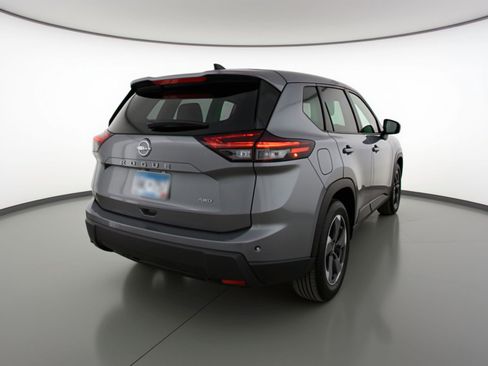 Used 2025 Nissan Rogue SV image 9