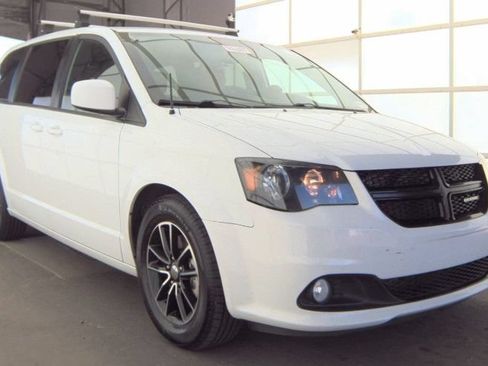 Used 2018 Dodge Grand Caravan SE FWD image 1