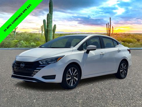 Used 2025 Nissan Versa SV image 2
