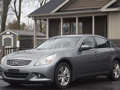 Used 2011 INFINITI G25 x w/ Moonroof Pkg