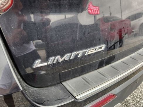 Used 2022 Ford Explorer Limited w/ Limited Technology Package RWD image 9