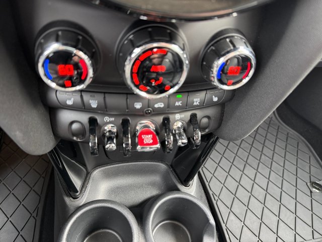 Used 2024 MINI Cooper 2-Door Hardtop FWD image 12