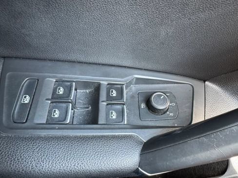 Used 2020 Volkswagen Tiguan SE AWD/4WD image 10