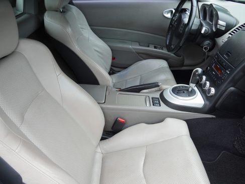 Used 2007 Nissan 350Z Touring RWD image 12