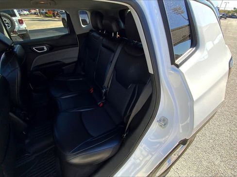 Certified 2022 Jeep Compass Latitude image 18