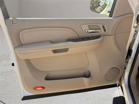 Used 2009 Cadillac Escalade AWD image 16