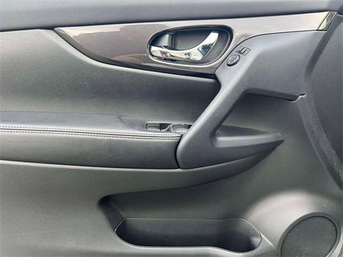 Used 2019 Nissan Rogue S w/ Special Edition Package image 16