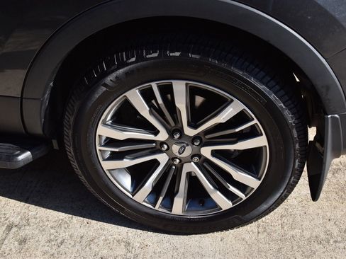 Used 2019 Ford Explorer Platinum image 9