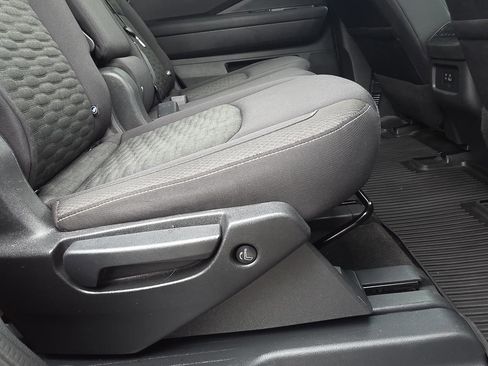 Used 2022 Nissan Pathfinder SV image 17