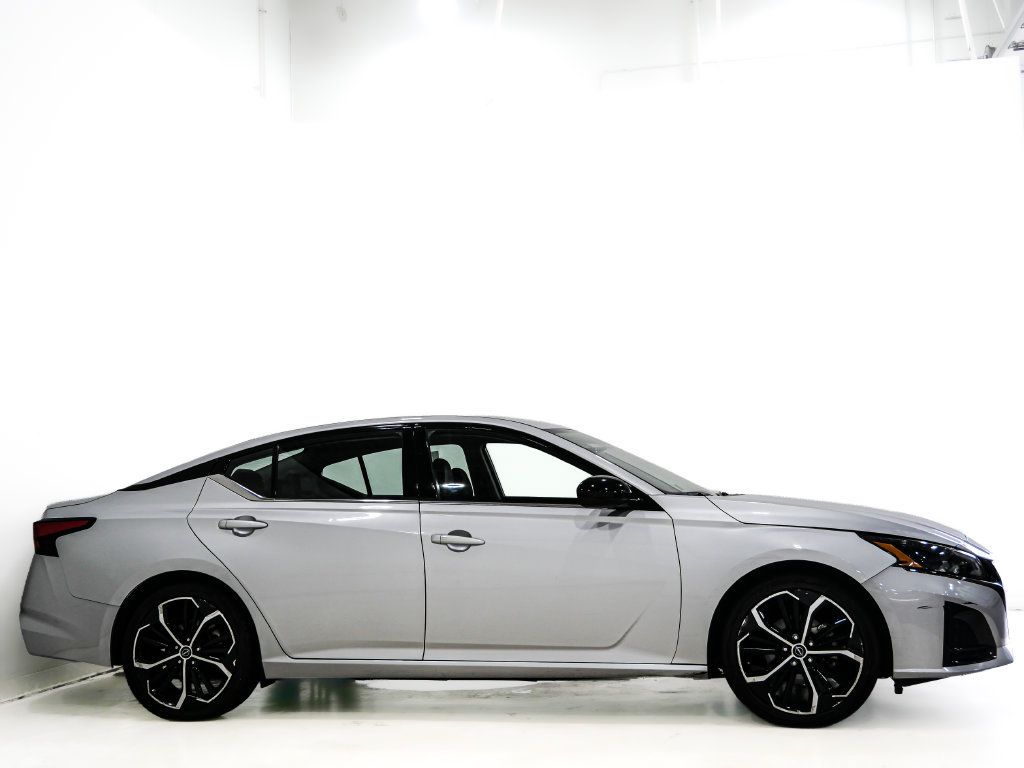 Used 2024 Nissan Altima 2.5 SR FWD image 4
