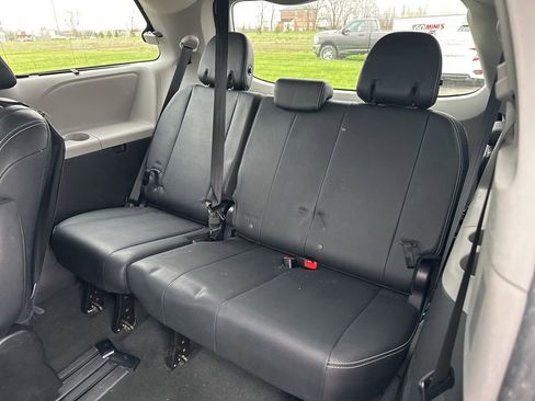 Used 2016 Toyota Sienna SE FWD image 15