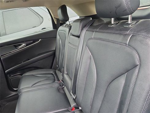 Used 2023 Lincoln Nautilus FWD image 11