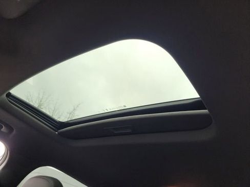 Used 2024 Chevrolet Trax RS w/ Sunroof Package image 10