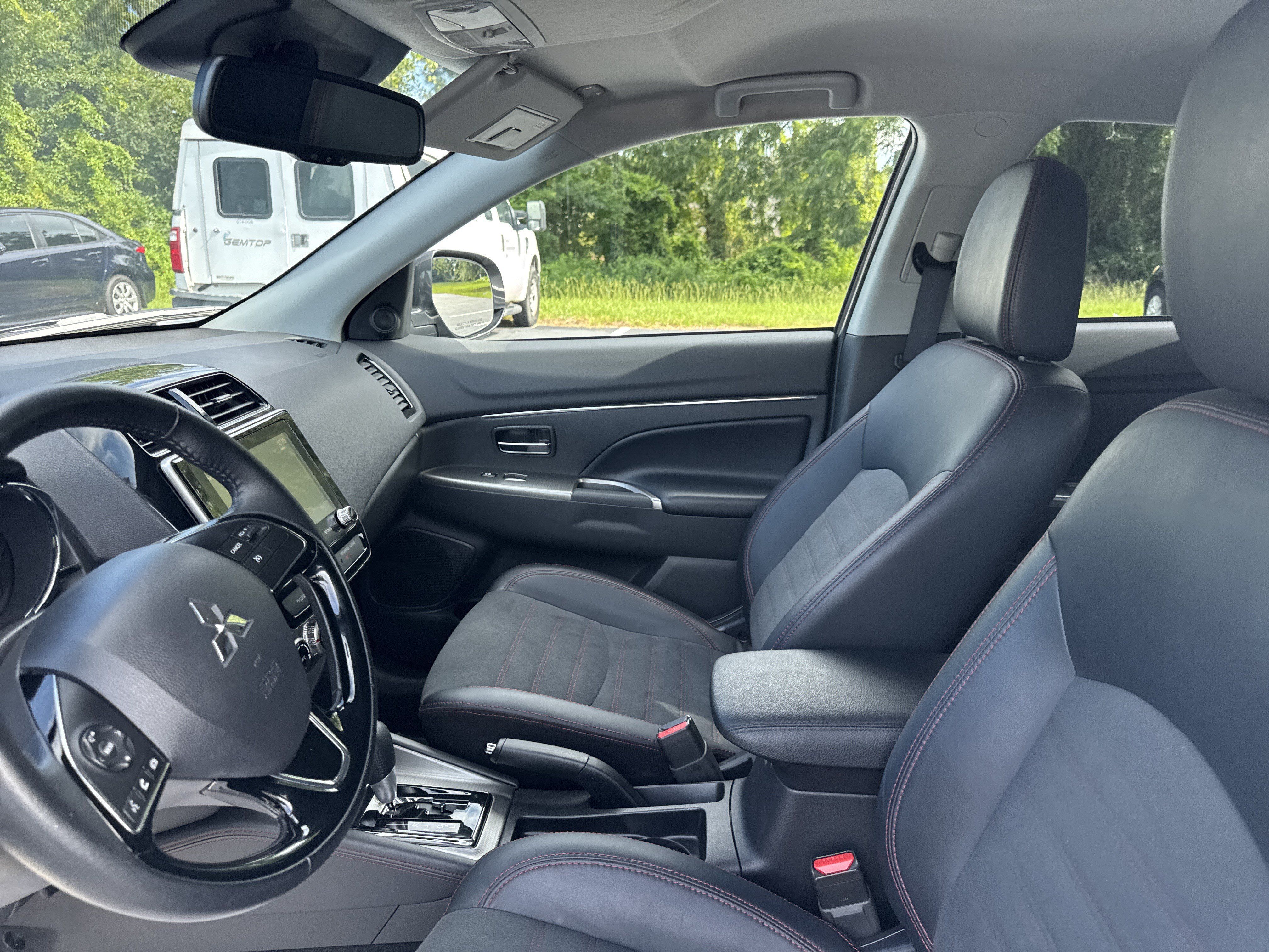 Used 2025 Mitsubishi Outlander Sport SE AWD/4WD image 13