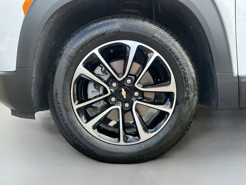 Used 2025 Chevrolet TrailBlazer LT w/ LT Cold Weather Package FWD image 29