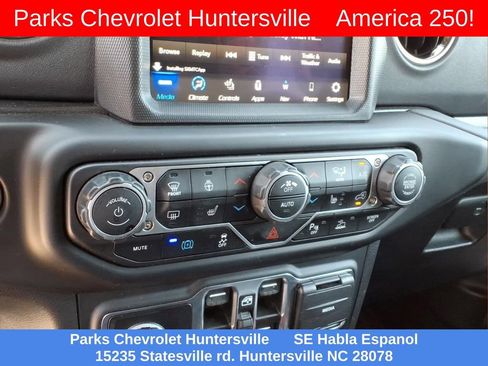 Used 2023 Jeep Wrangler Unlimited Sahara AWD/4WD image 7