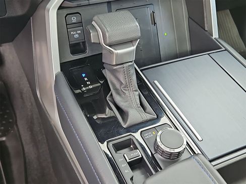 Used 2022 Toyota Tundra Platinum image 33