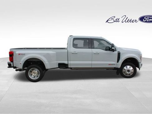 Certified 2025 Ford F450 Platinum w/ FX4 Off-Road Package AWD/4WD image 4